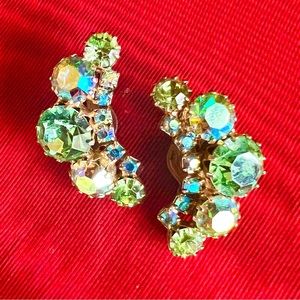 Vintage WEISS Designer Rhinestone Earrings Mint Lime Peridot Green Ear Clips